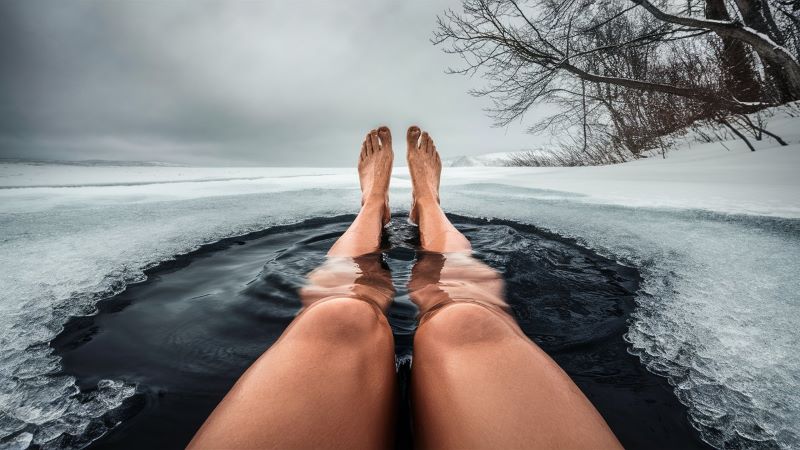 jambes dans eau glacée